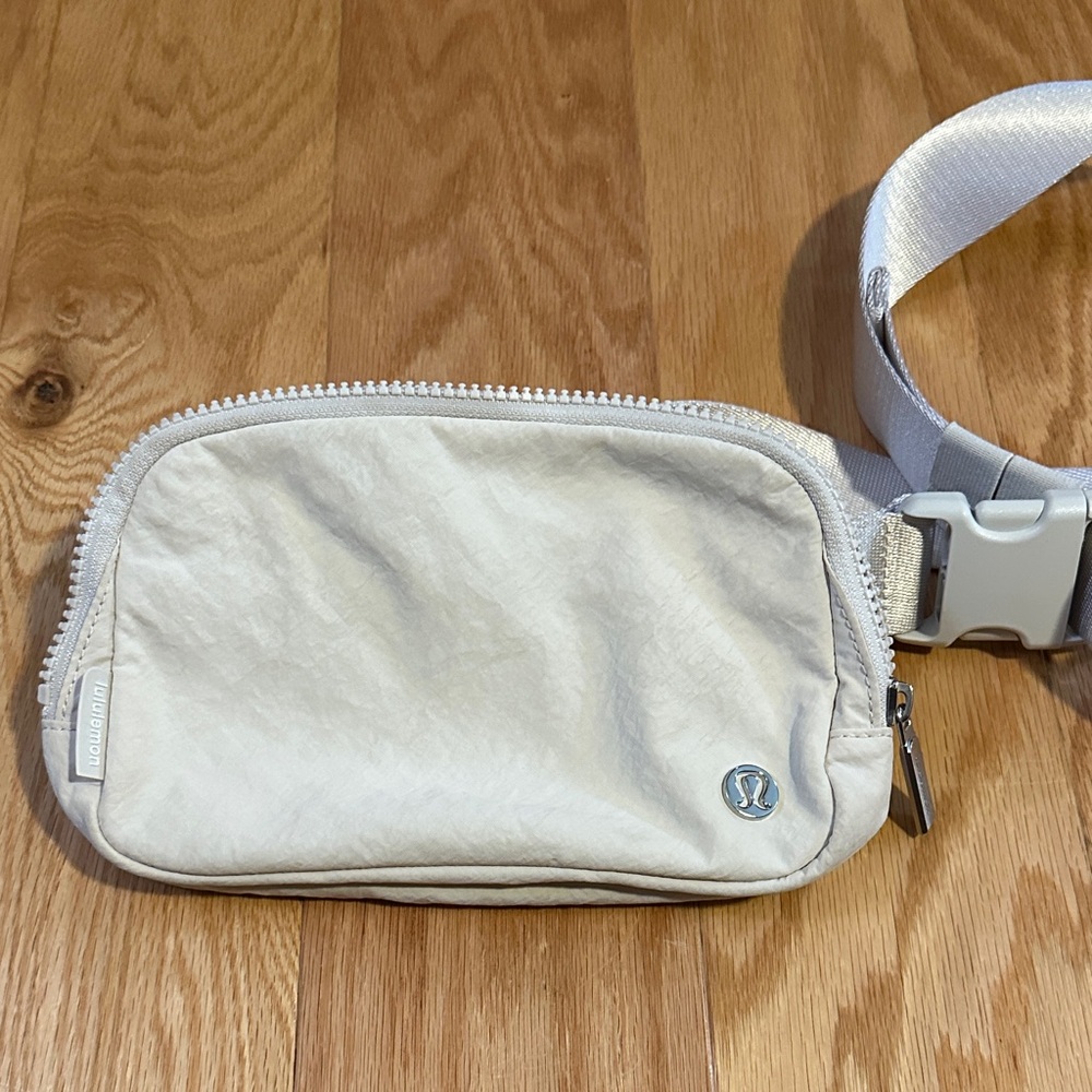 lululemon athletica Off-White Belt Bag